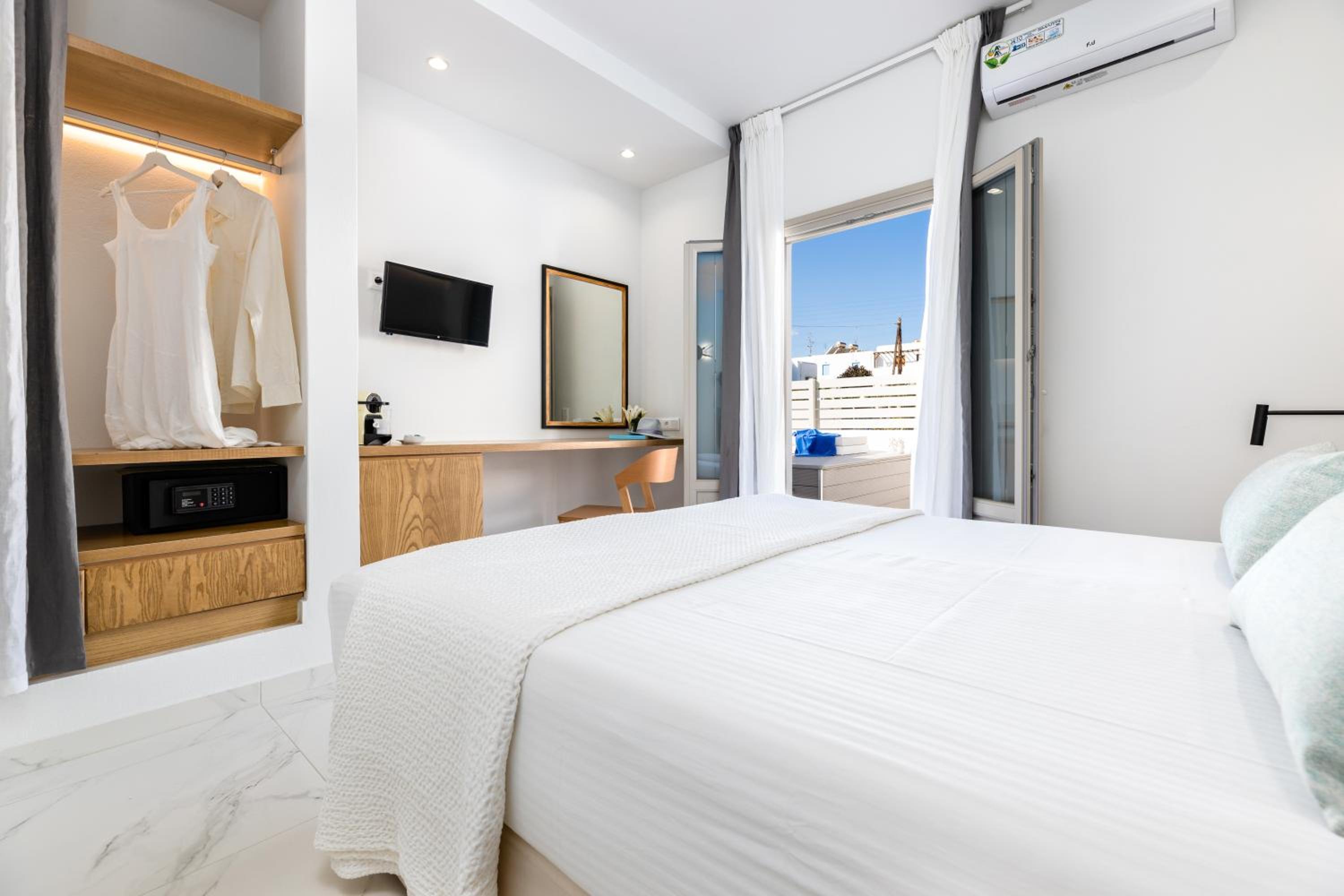 DELUXE, DOUBLE BED, SEA VIEW, HOT TUB