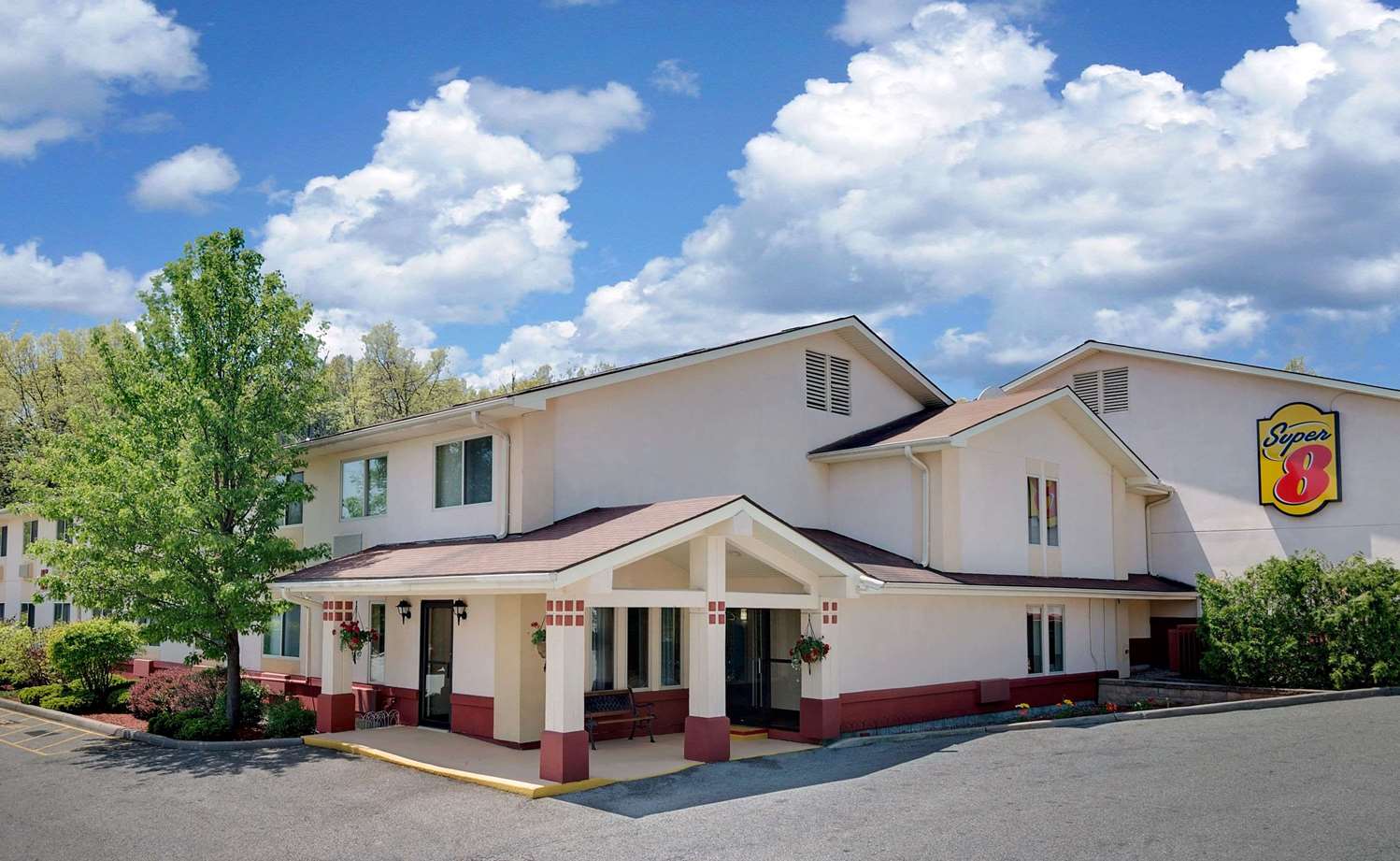 Super 8 by Wyndham Newburgh/West Point Near Stewart Airport 4/25