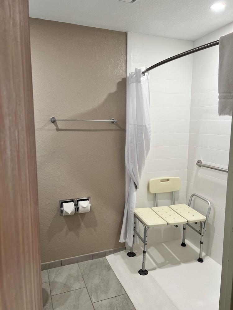 North Country Inn & Suite 44/44