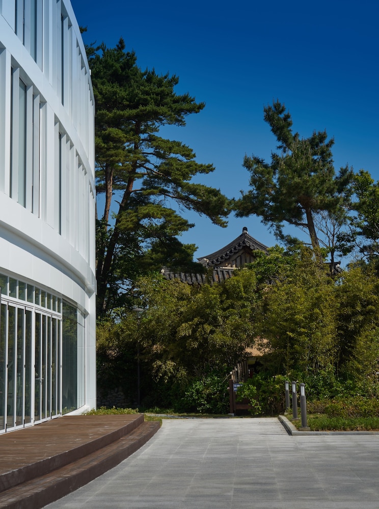Naksan Beach Hotel 41/48