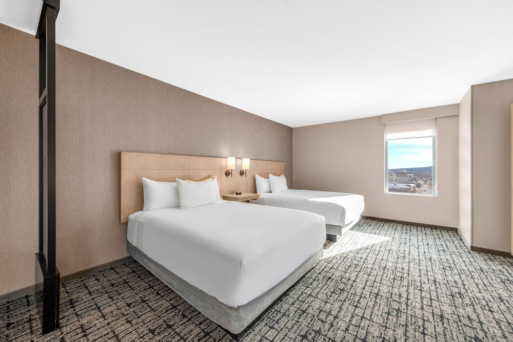 ROOM, 2 QUEEN BEDS, SOFA