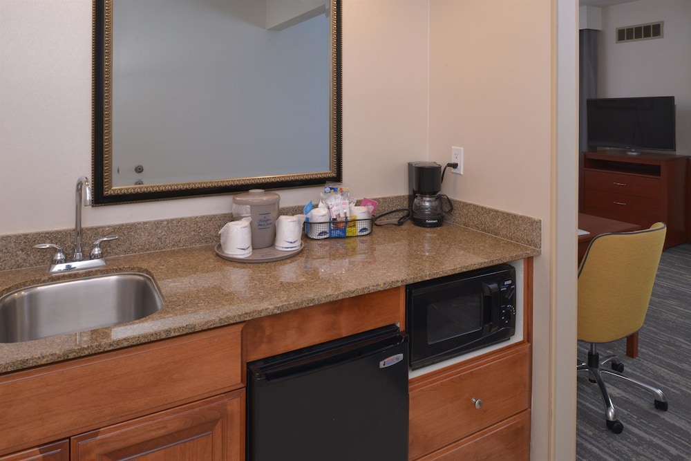 Hampton Inn & Suites Bakersfield North-Airport 57/62