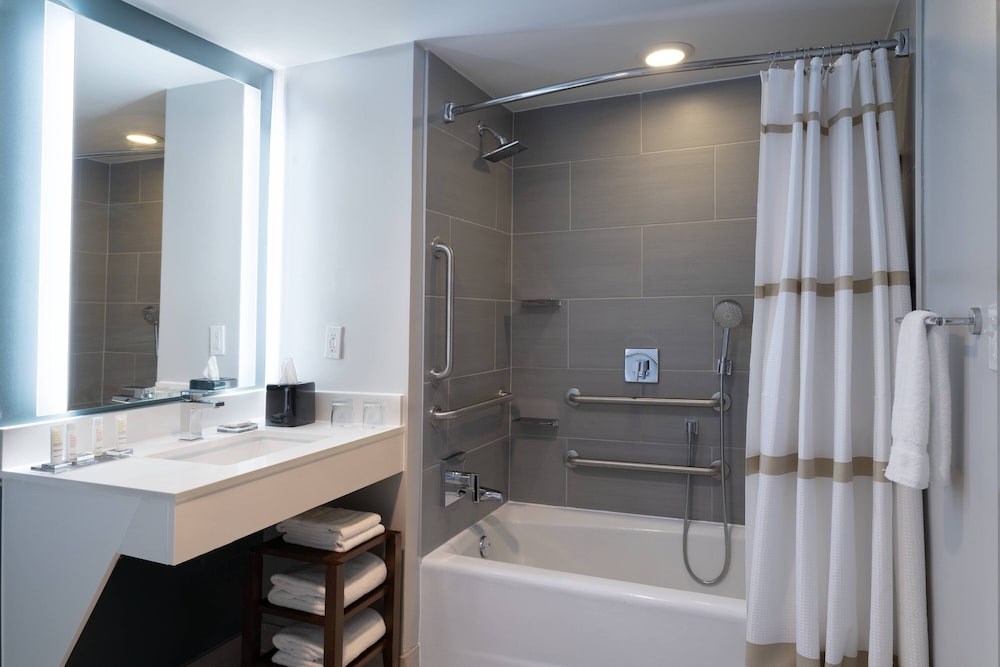 Greensboro Marriott Downtown 8/42