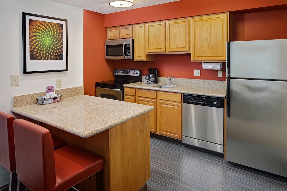 Residence Inn by Marriott Detroit Troy/Madison Heights 14/22