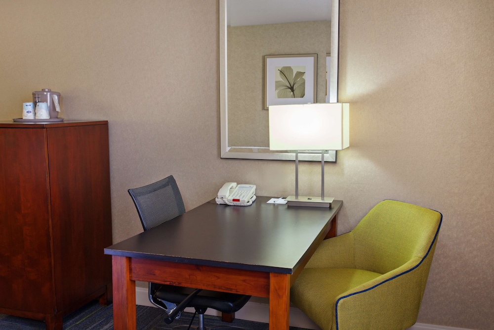 Hampton Inn Suites Merced 24/28