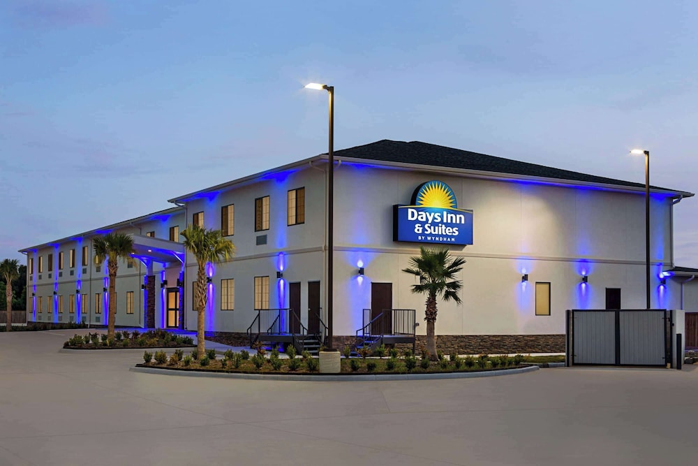 Days Inn & Suites by Wyndham Greater Tomball 1/61