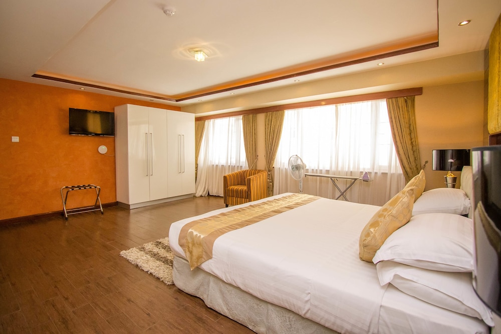 1 BEDROOM, APARTMENT, KING BED