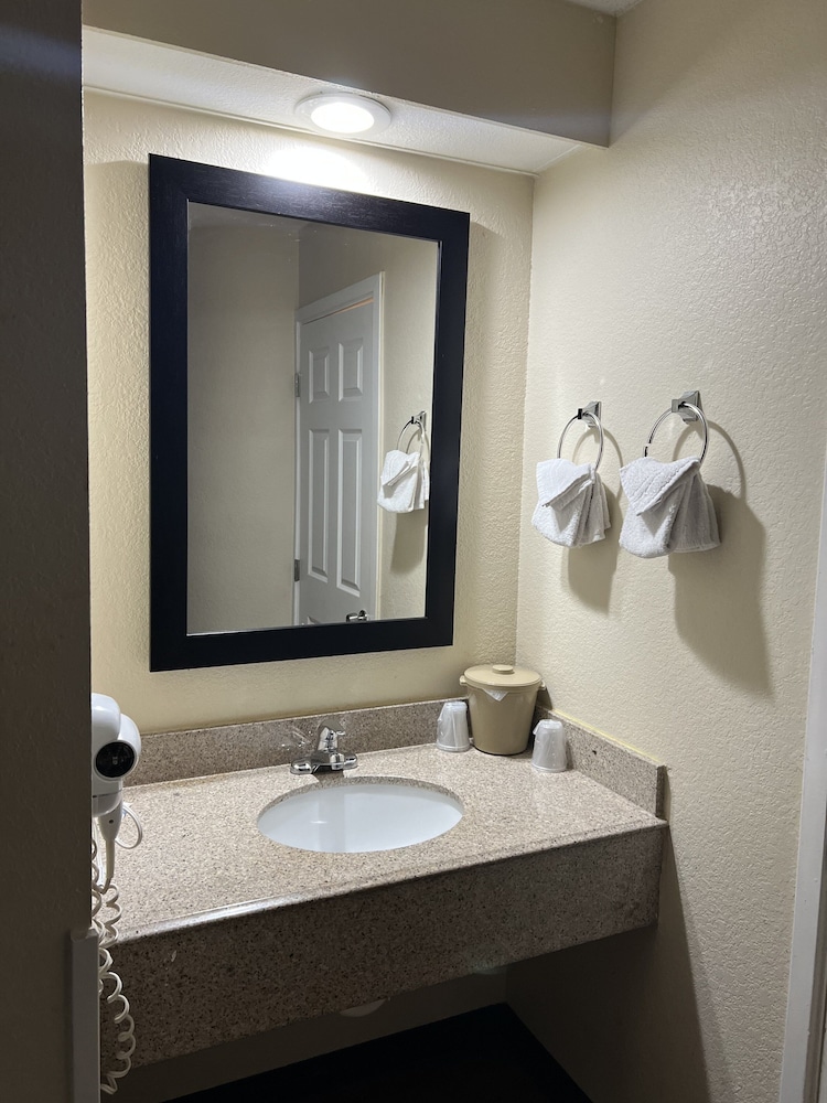 GreenTree Inn Houston IAH Airport 43/48