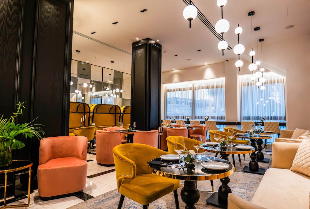 Gate Twenty Two Boutique Hotel 28/35