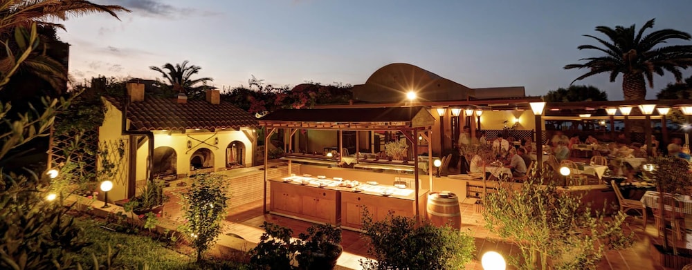 Anissa Beach and Village Hotel 10/80