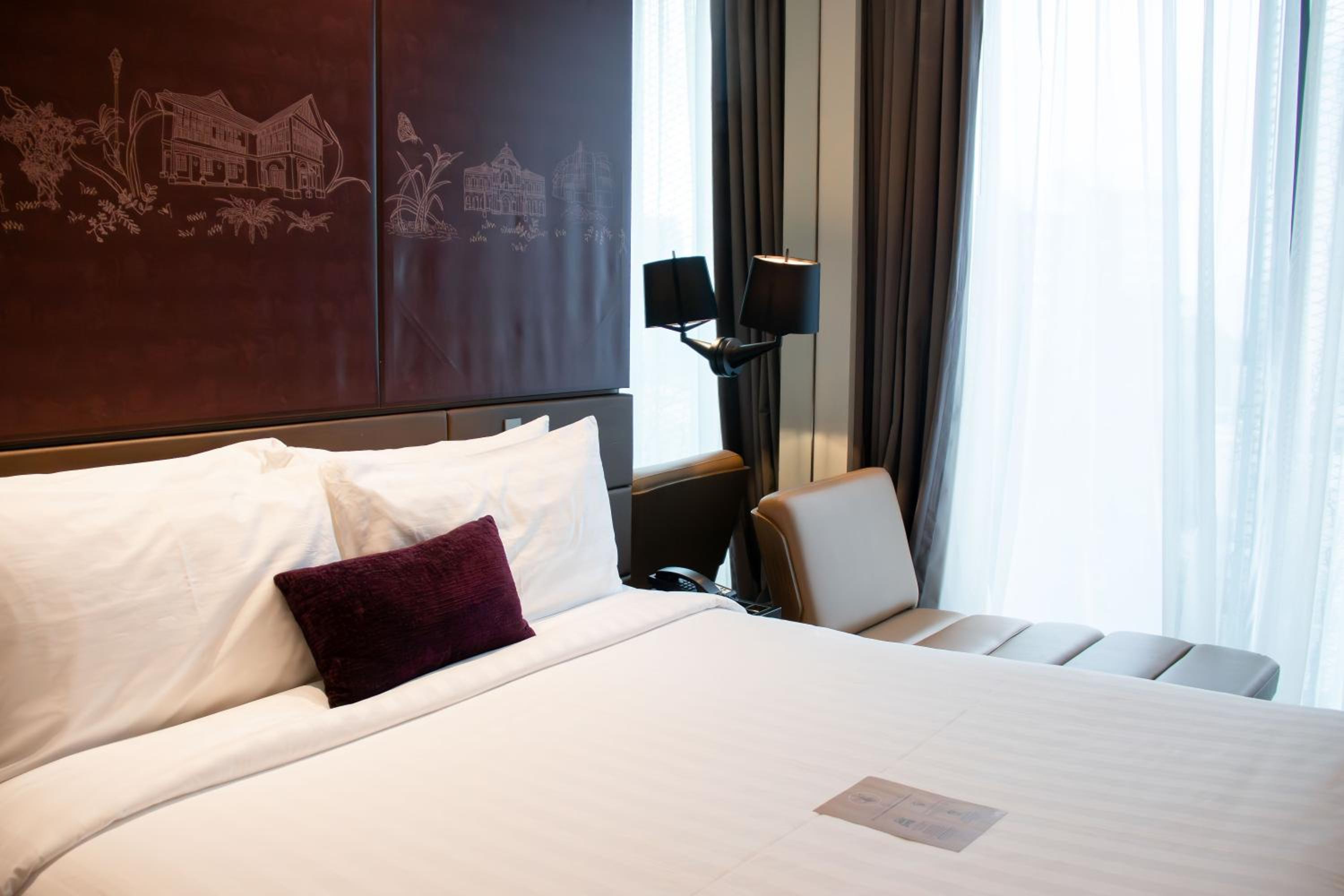 جناح بريفيليج بسرير كينج مع دخول الصالة، Mercure Singapore On Stevens 4/8