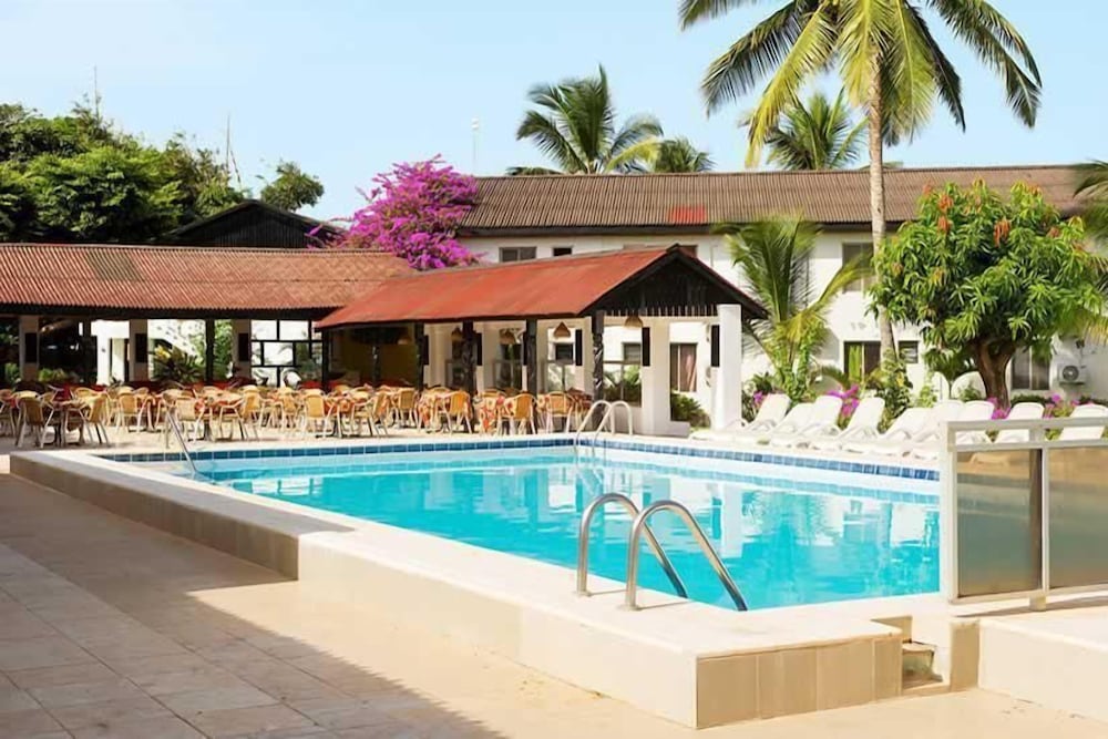 Bungalow Beach Hotel 54/58