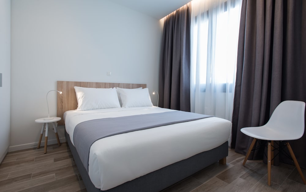 2 BEDROOMS, APARTMENT
