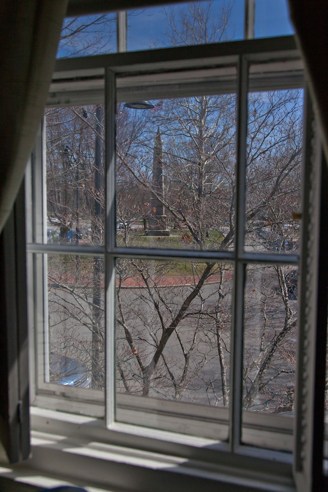 Concord S Colonial Inn 3/30