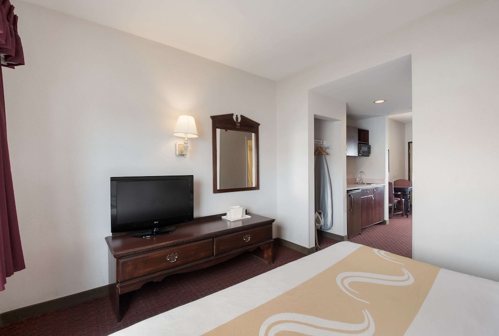 Quality Inn Grand Suites Bellingham 12/29