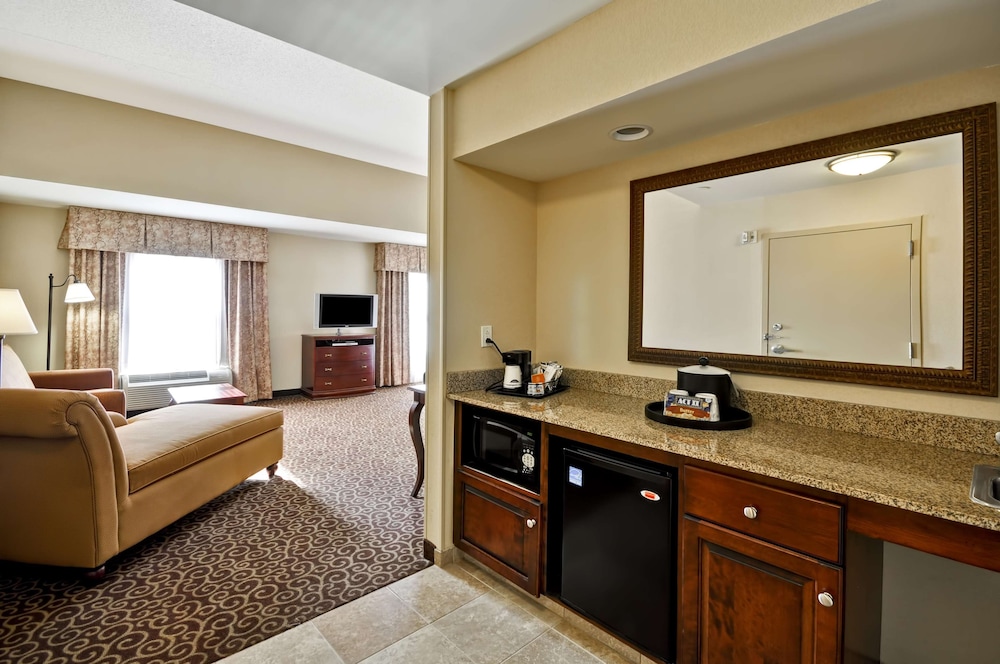 Hampton Inn & Suites Fredericksburg-at Celebrate Virginia 25/39