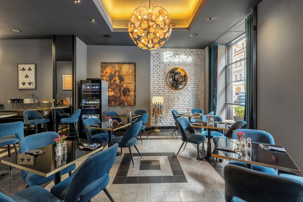 Hotel Republika and Suites 33/41