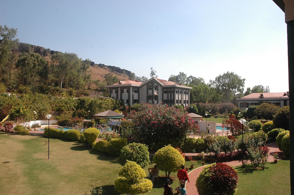 BLUE COUNTRY RESORT 27/33