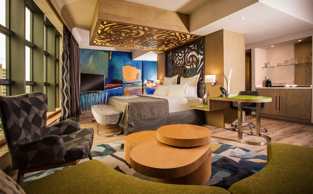 Hennessy Park Hotel 47/71