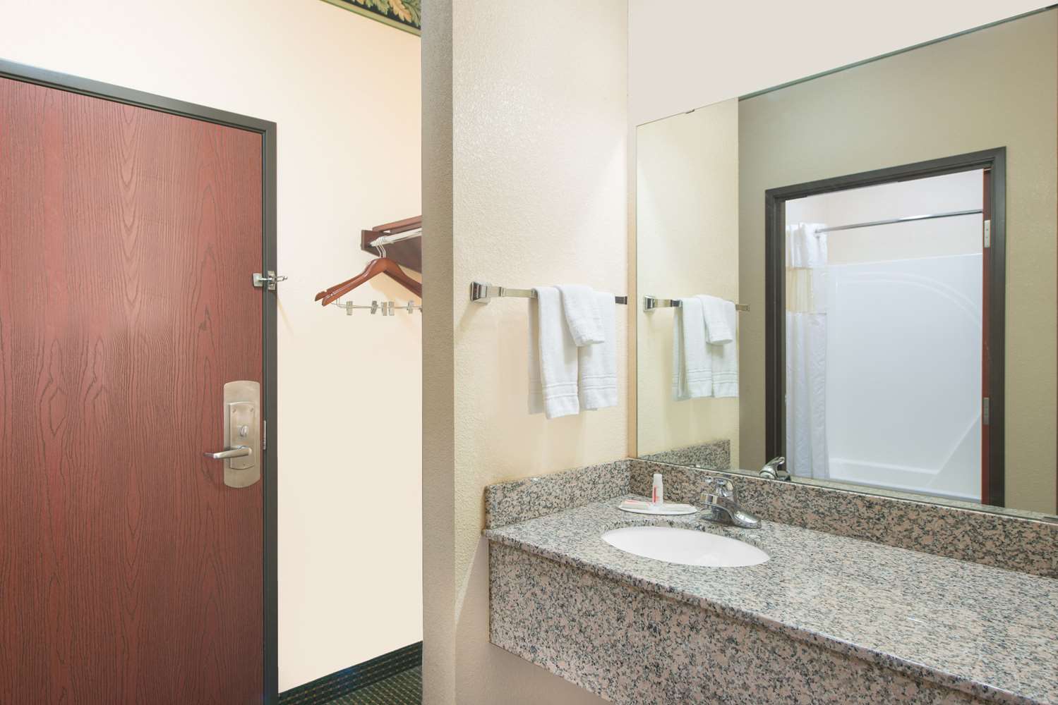 Days Inn by Wyndham Sullivan 13/14