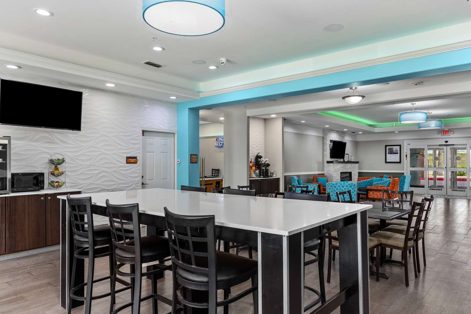La Quinta Inn Suites Raymondville 26/29