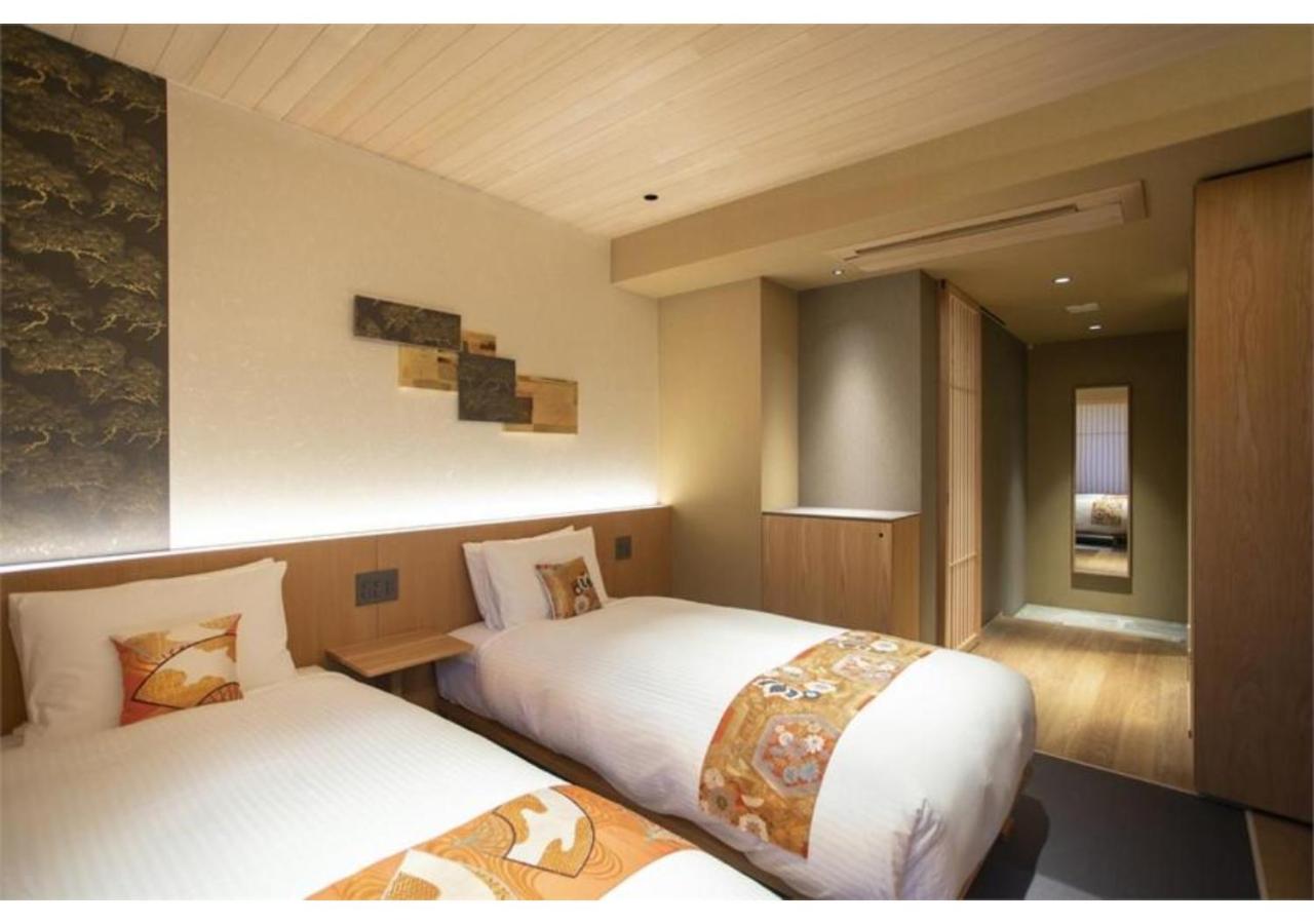 Comfort, Basement, Twin Beds, Bathtub