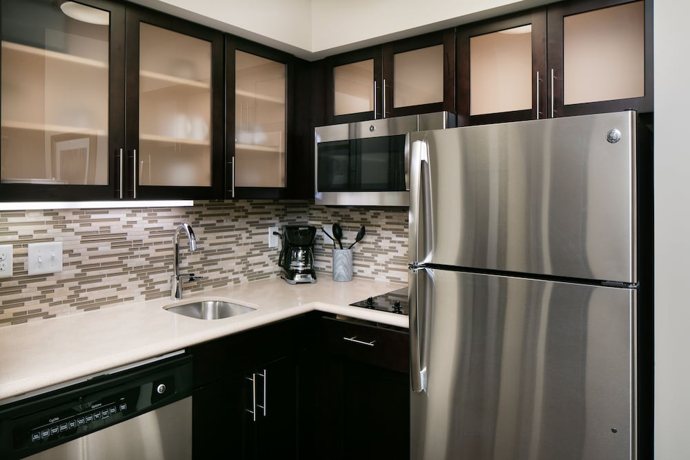 STAYBRIDGE SUITES DES MOINES DOWNTOWN 55/57