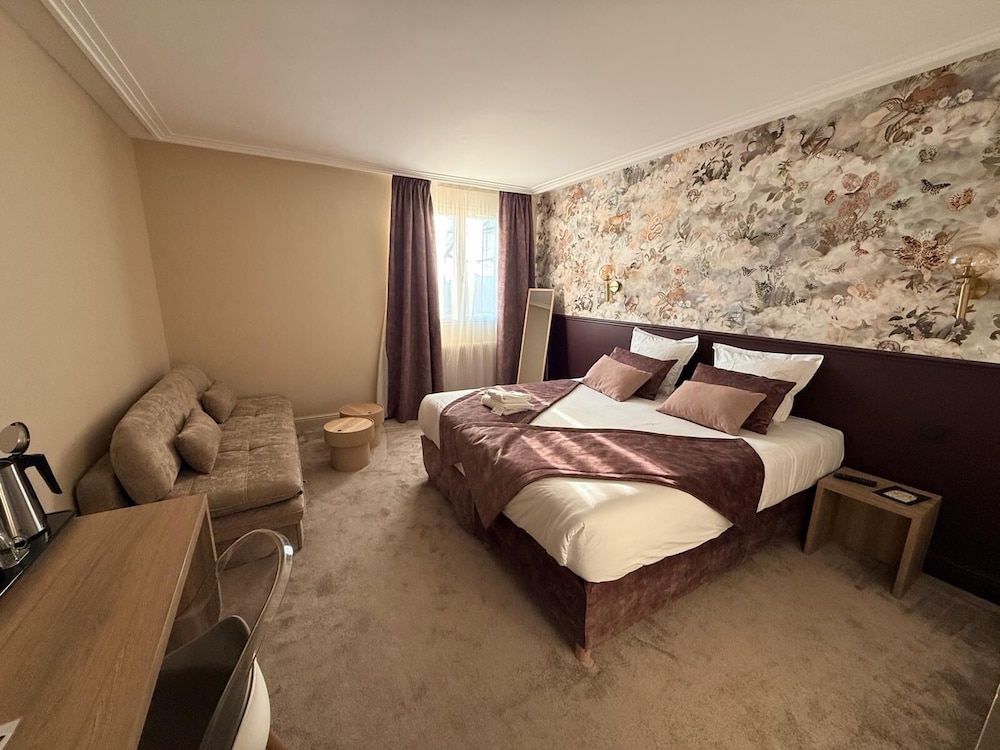 HOTEL ARTS ET TERROIRS 16/50