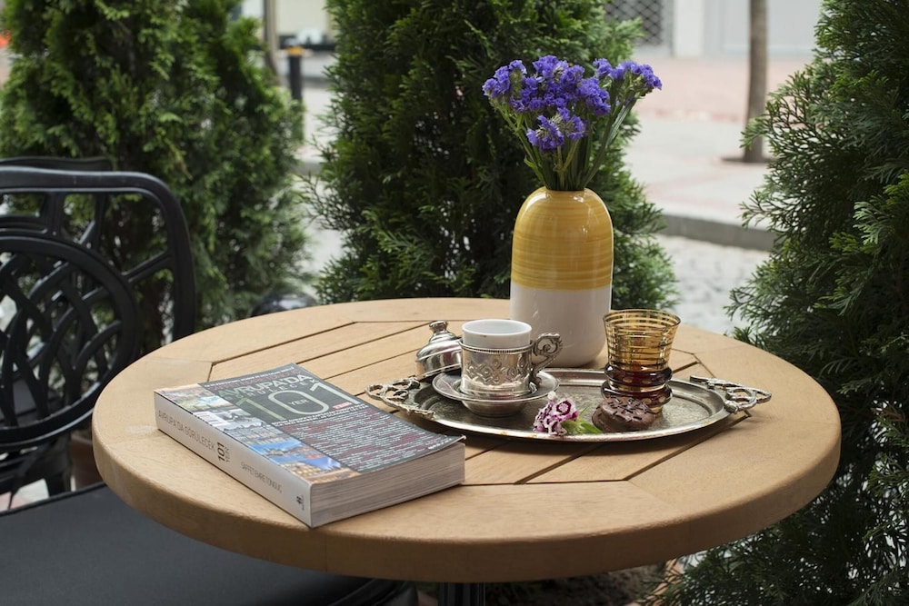 Cumbali Luxury Boutique Hotel 55/59