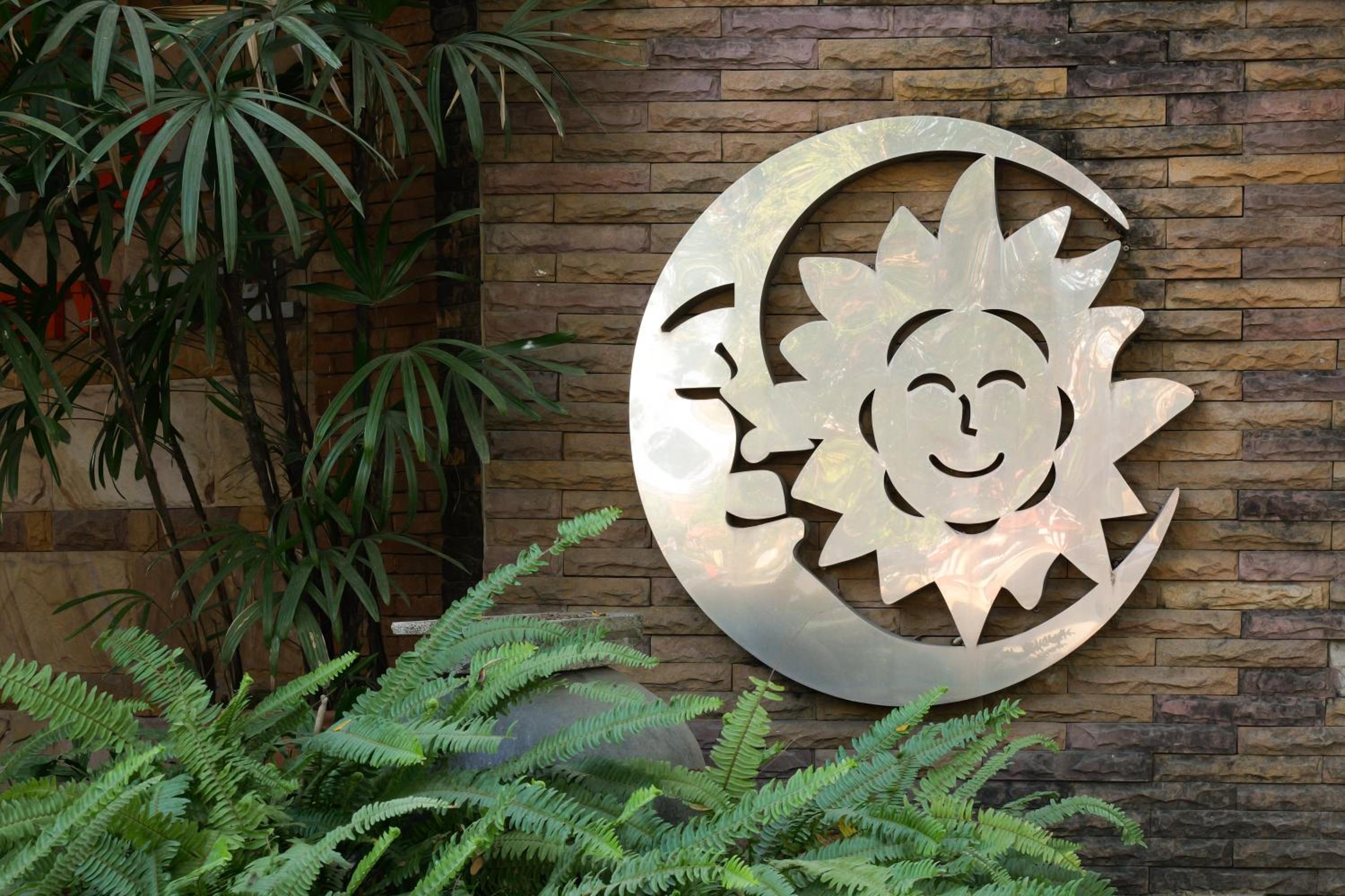 Moon and Sun Hotel 46/49