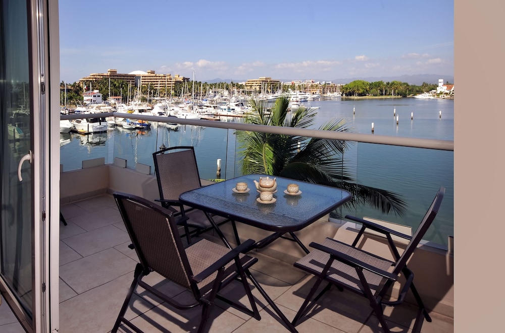 Hotel Boutique Marina Banderas 36/50