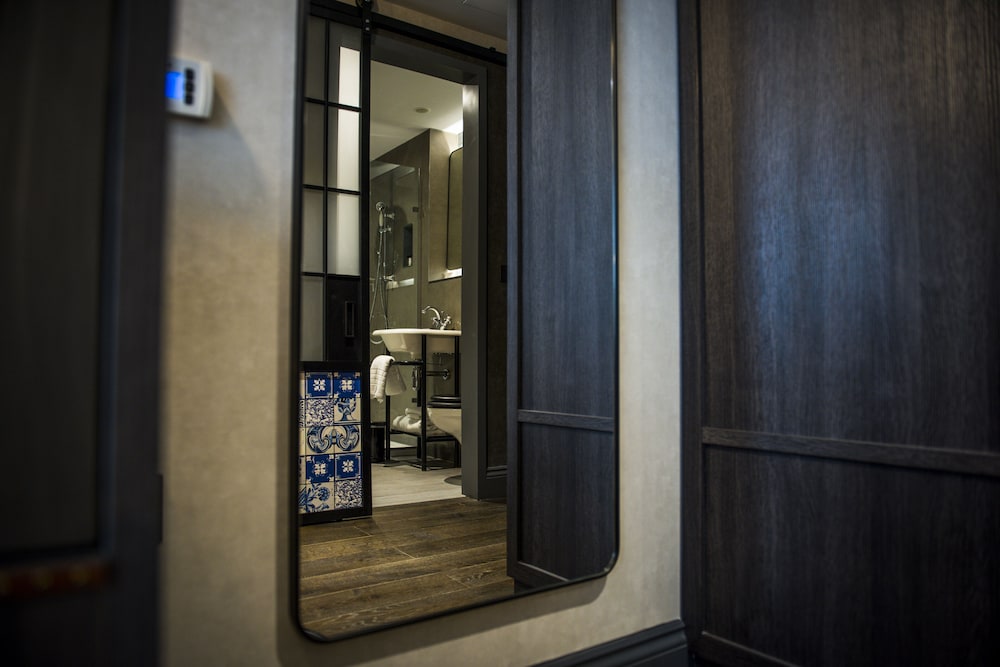 Lobby at Clayton Hotel City of London, LONDON
