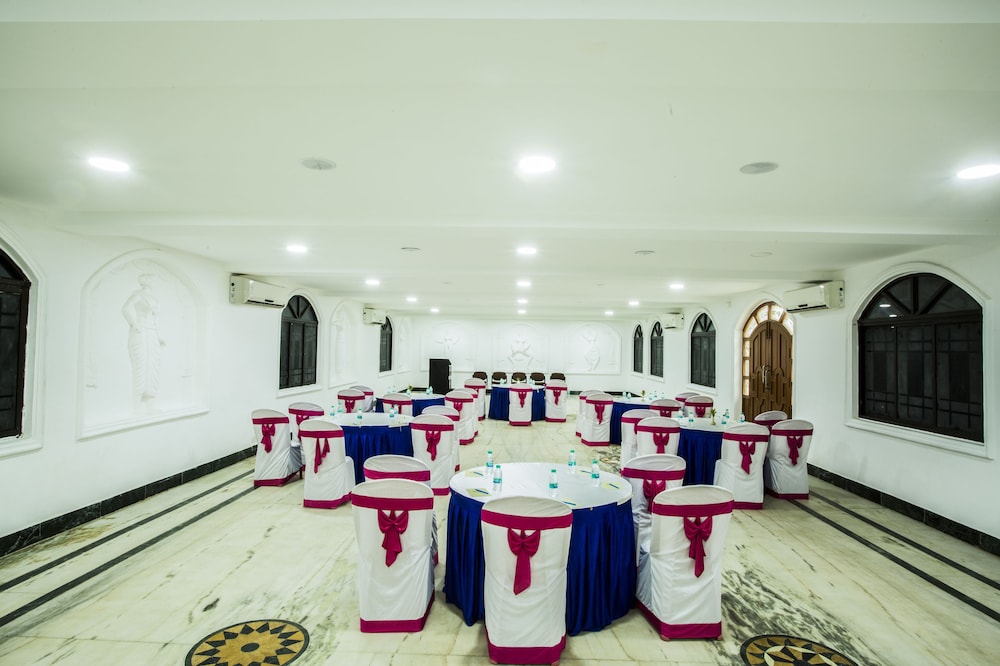 Shelter Beach Resort 45/66