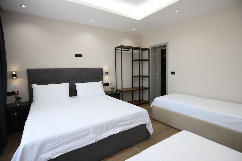FAMILY SUITE, EXECUTIVE, JETTED TUB