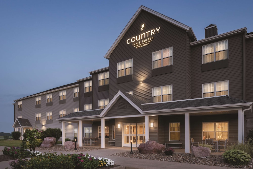 Country Inn & Suites by Radisson, Pella, IA 3/30