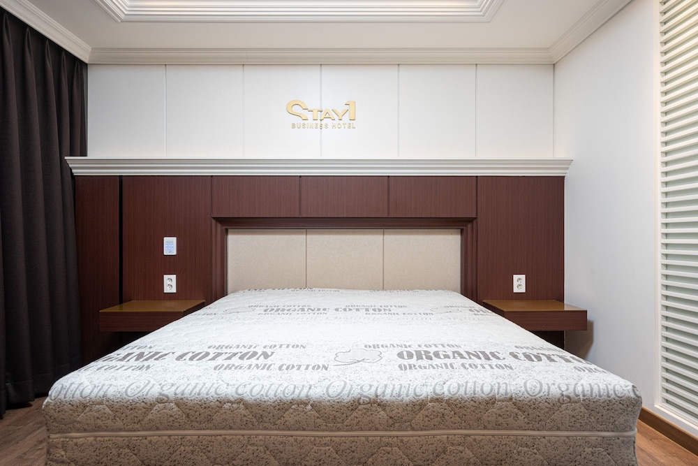 Stay 1 Hotel 12/49