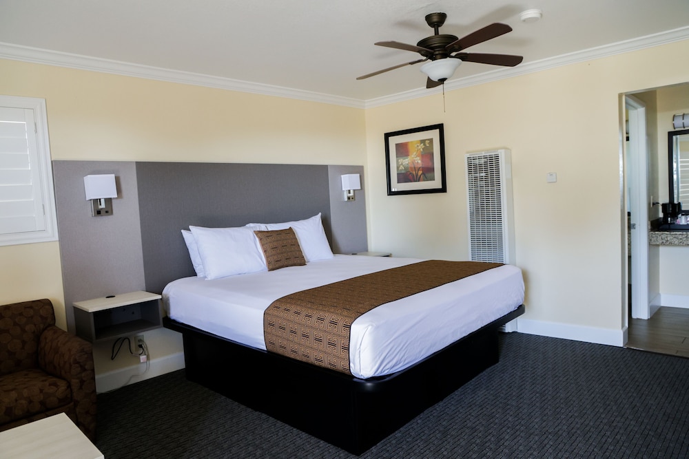 Silver Surf Motel 21/72