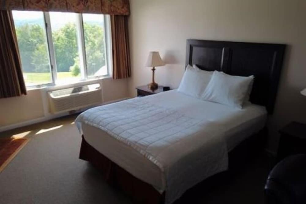 Standard, Queen Bed