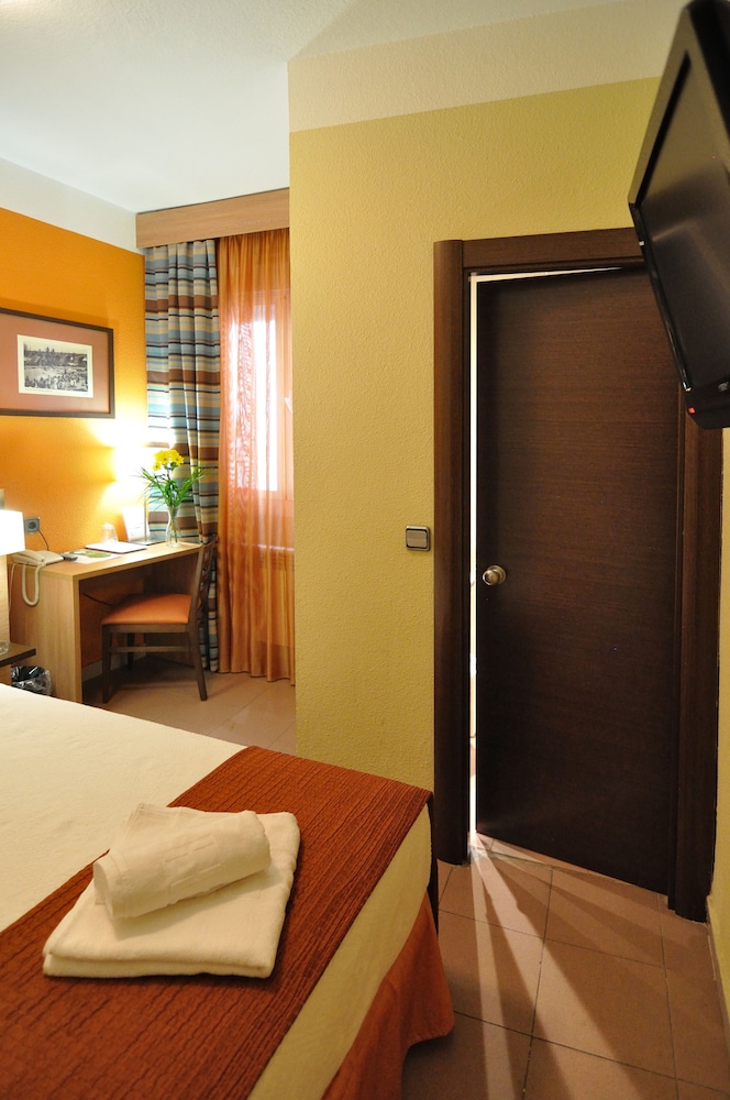 Hostal Ballesta 54/69