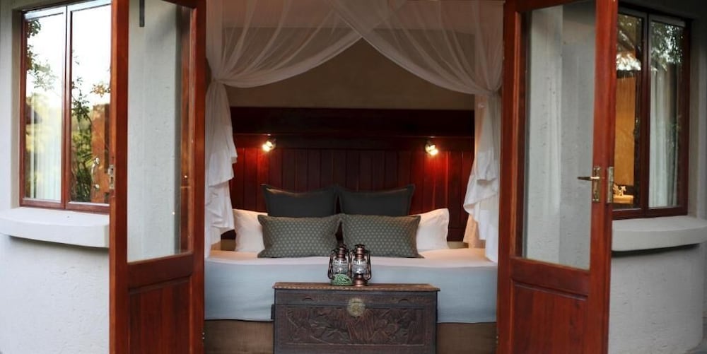 Ivory Wilderness River Rock Lodge 9/24