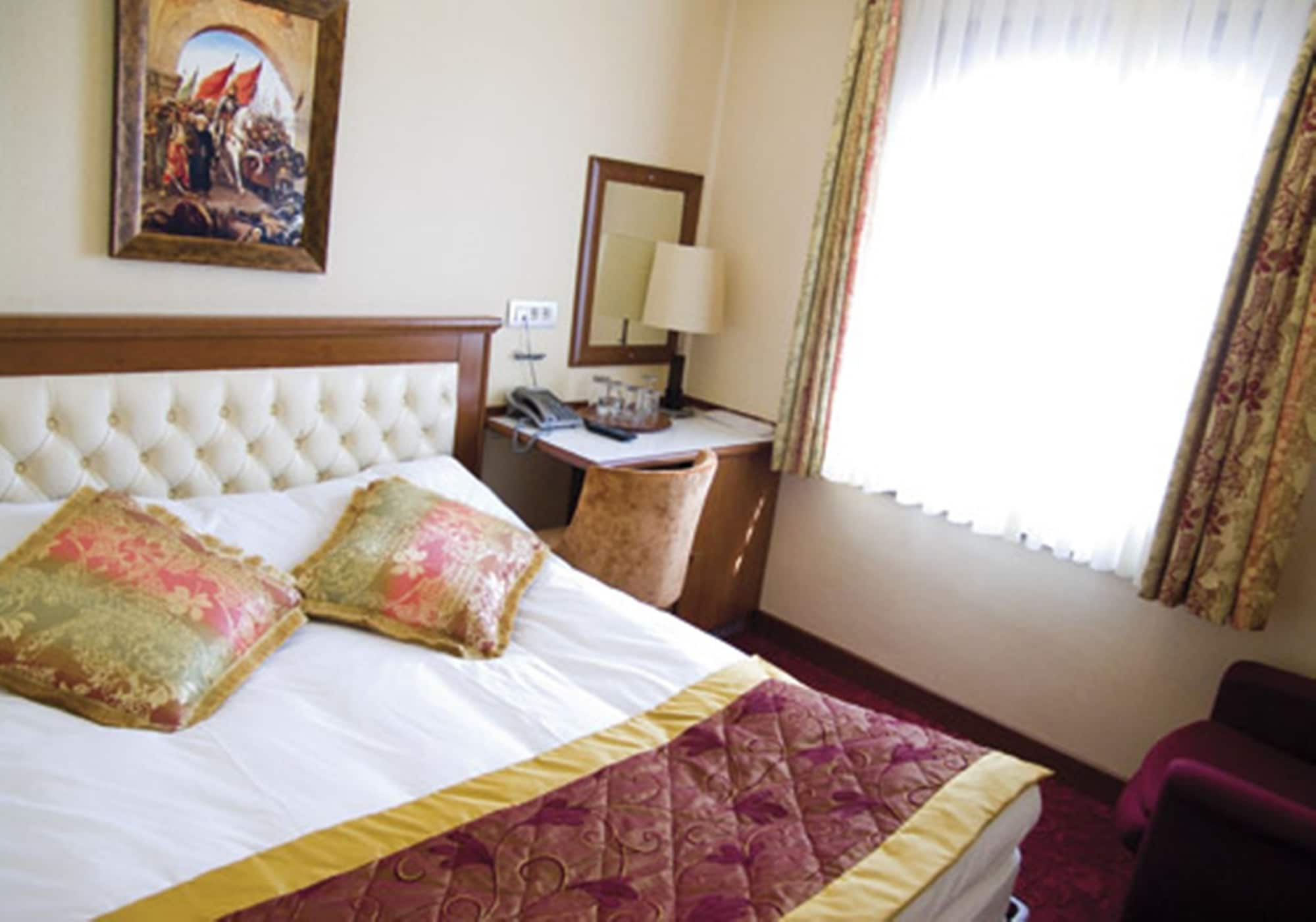 ROOM, SINGLE