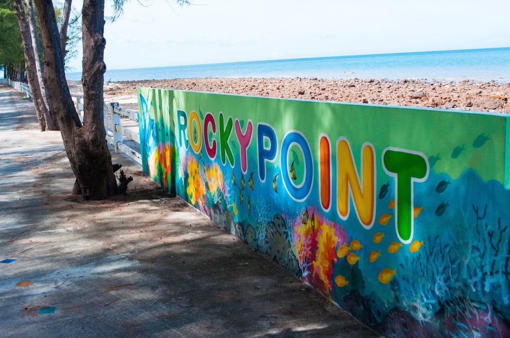 ROCKY POINT RESORT 48/62