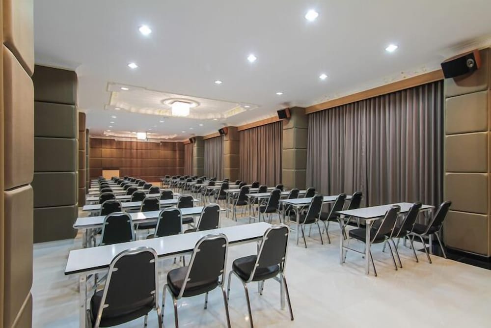 Leelawadee Grand Hotel 35/39