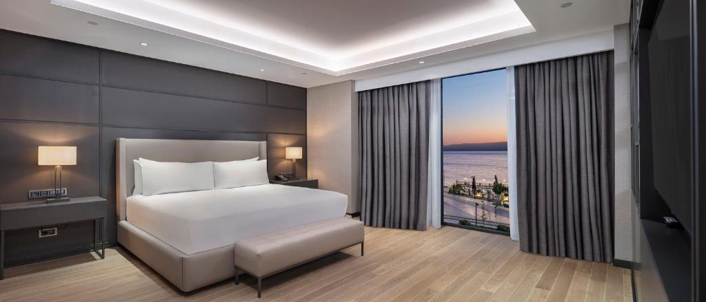 GUEST ROOM, KING BED, ACCESSIBLE