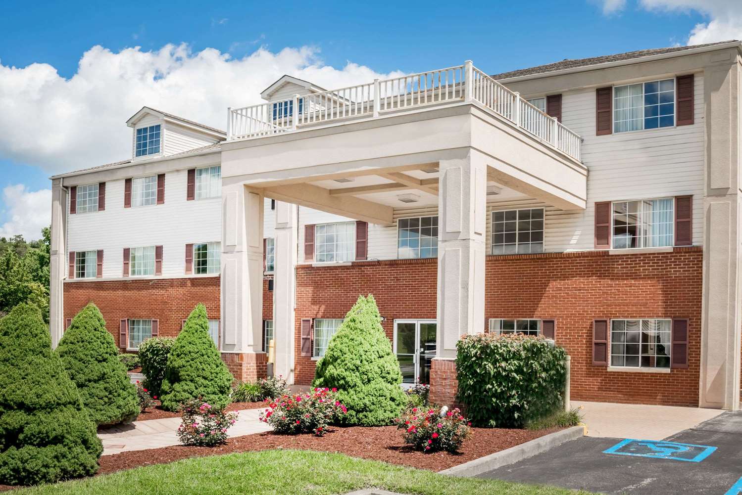 Days Inn by Wyndham Norton 2/25