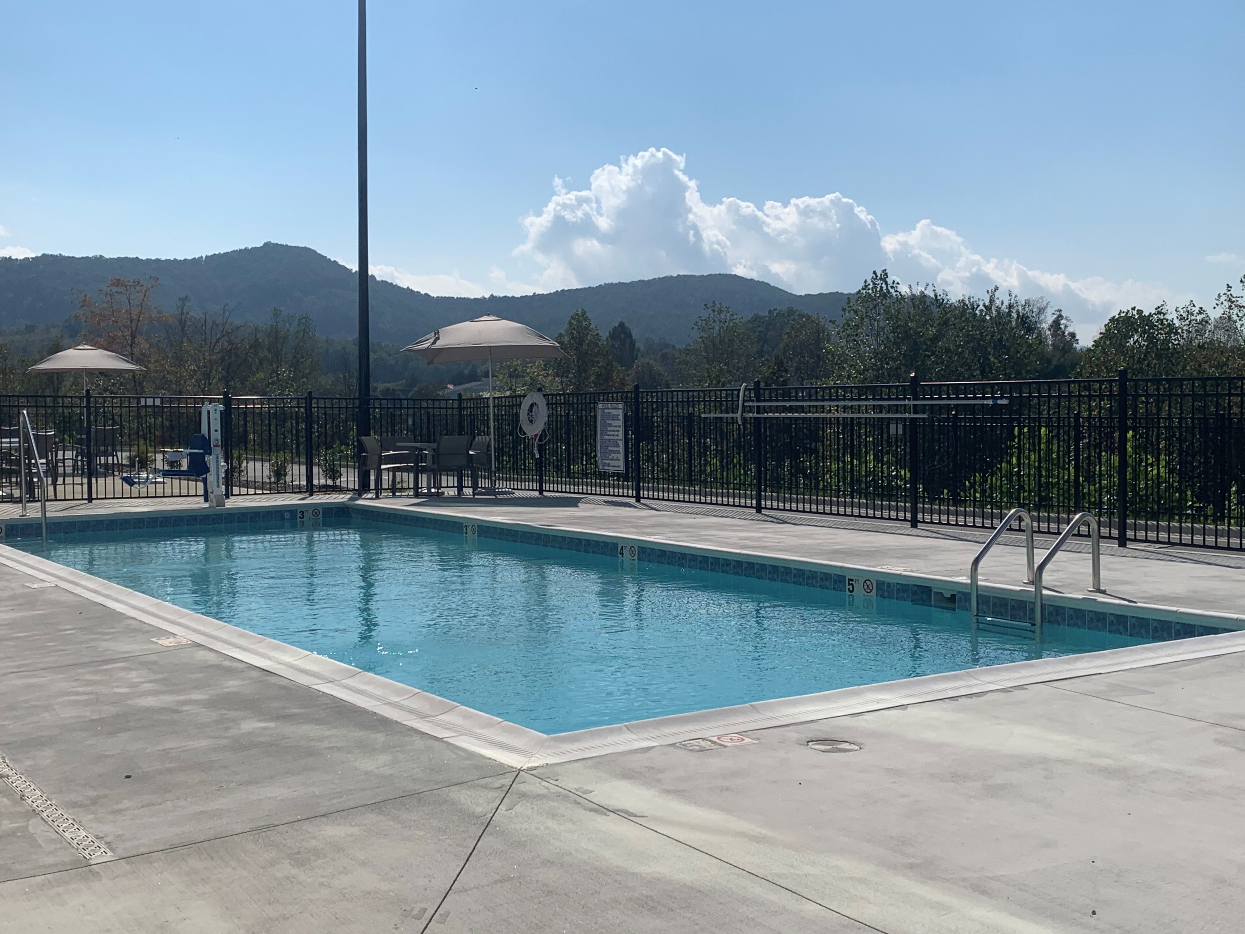 Holiday Inn Express Suites Marion 58/59