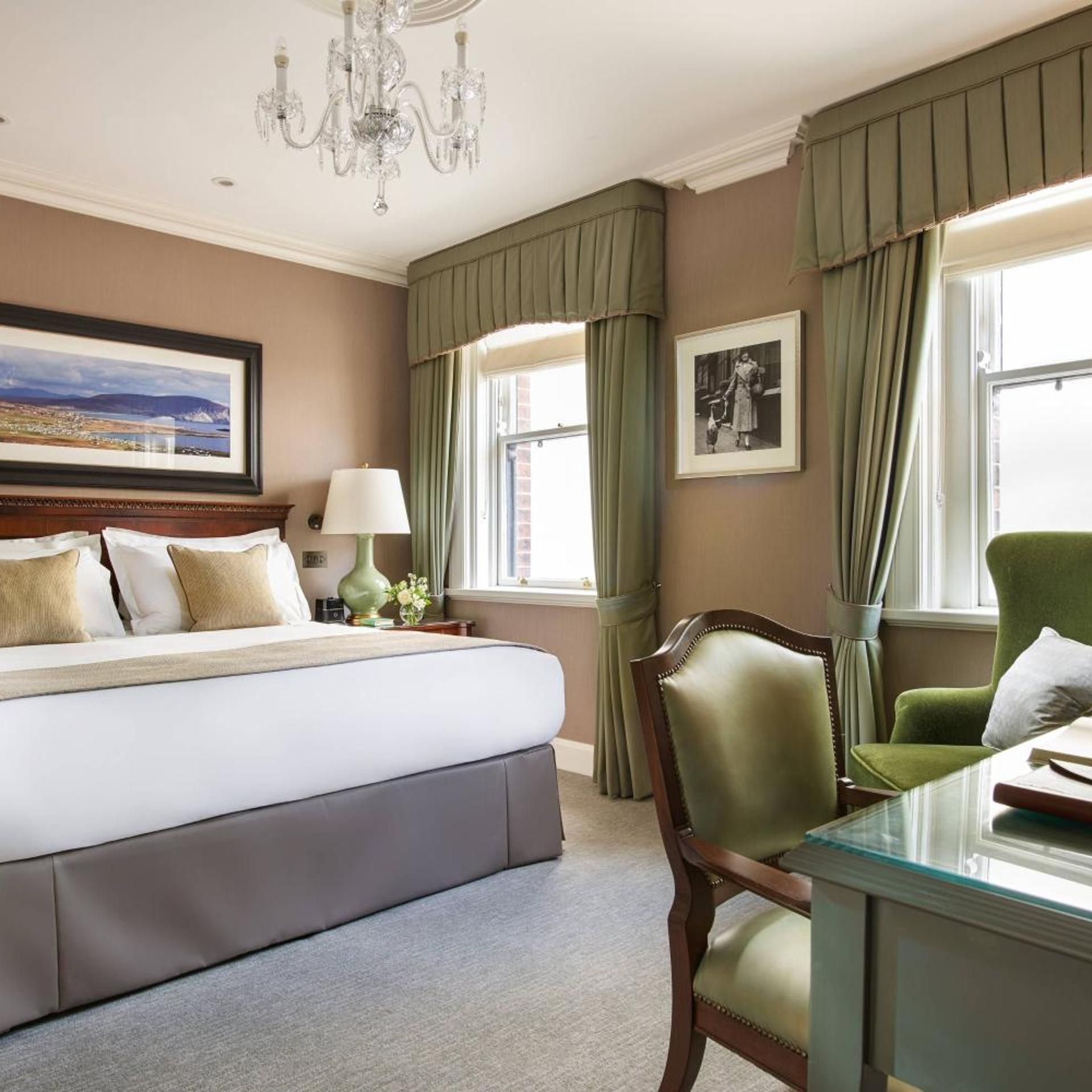 1 Bedroom, Suite, King Bed, Courtyard View, Heritage Wing