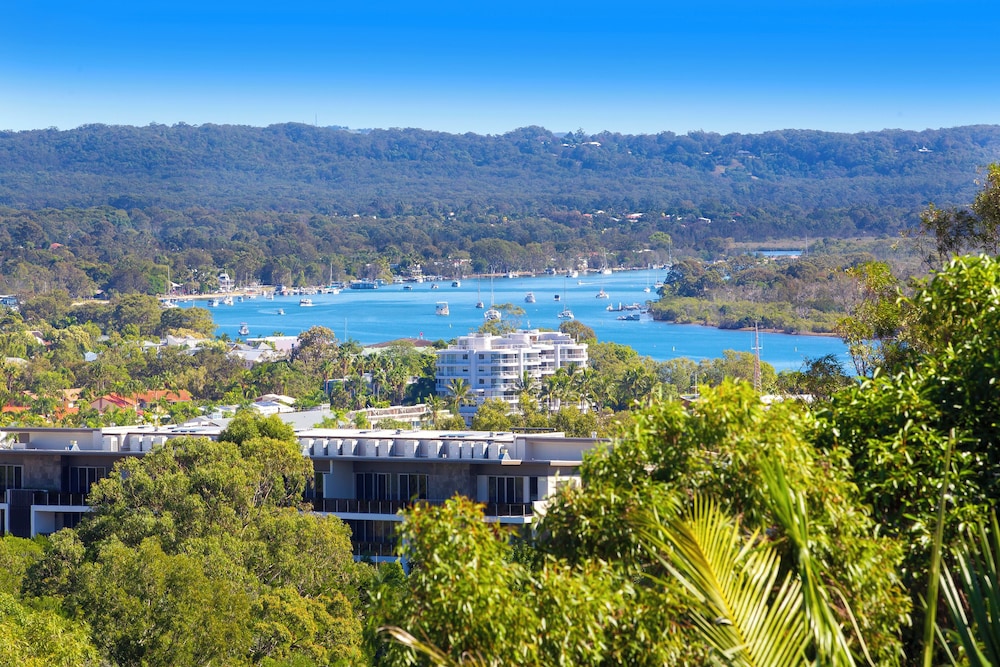 NOOSA BLUE RESORT 70/76