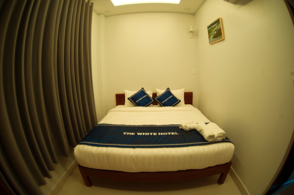 The White Guest House 21/35