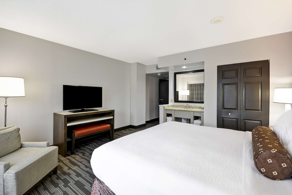 Embassy Suites Charlotte 13/73